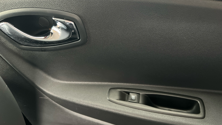 Renault Captur 1.2 TCE Signature Nav 5dr Auto Petrol Hatchback